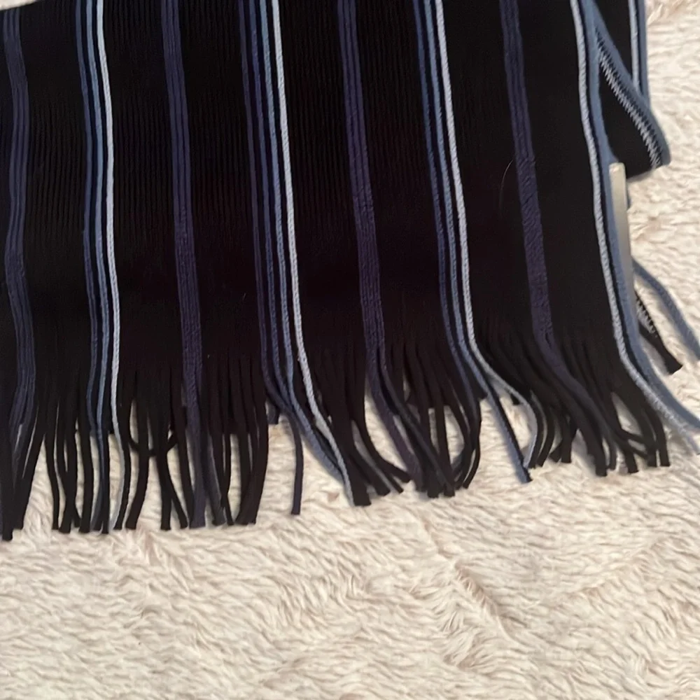 NWT Roundtree and Yorke Striped Scarf
